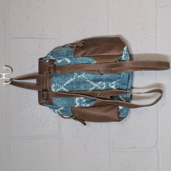 Myra Bag Sand N' Beach Backpack Bag S-2574, like new - Picture 4 of 9